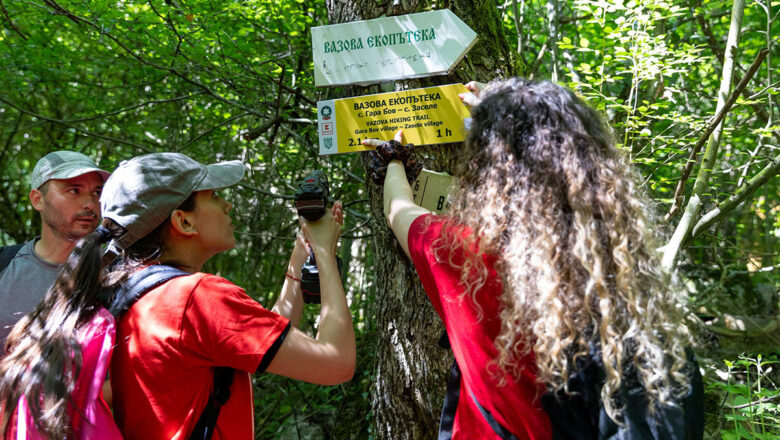 Симона Ръждавичка подкрепи доброволците от Kaufland при маркирането на Вазовата екопътека